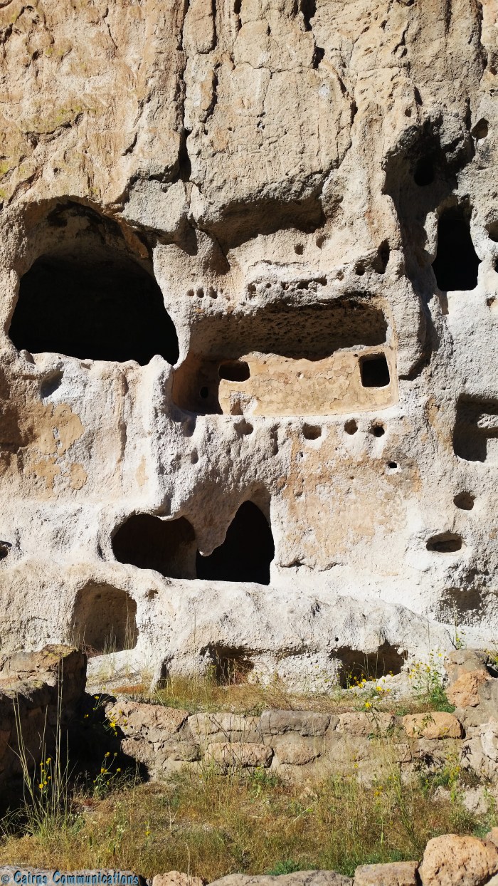Bandelier Cavates